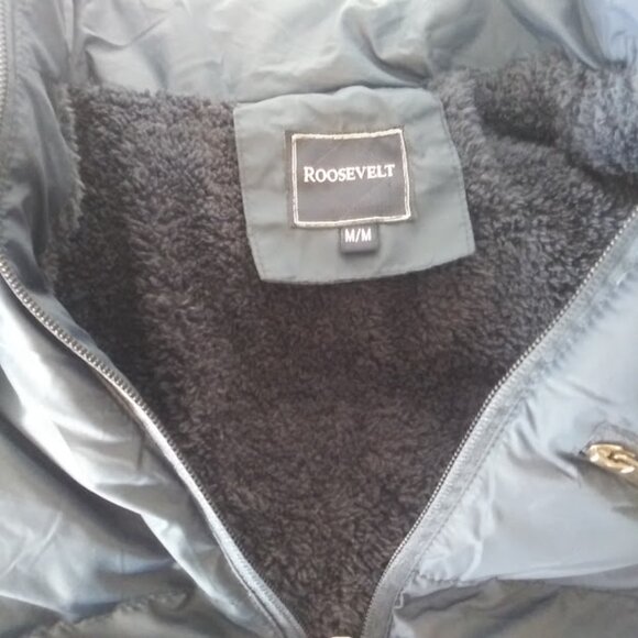 Roosevelt women's size M navy blue puffer jacket - Picture 9 of 15